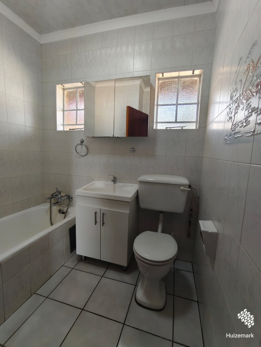 To Let 3 Bedroom Property for Rent in Vaalpark Free State